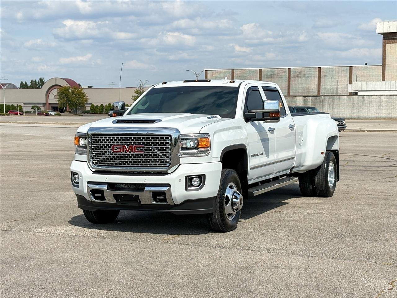 GMC Sierra 3500HD Denali Crew Cab 4WD 2017