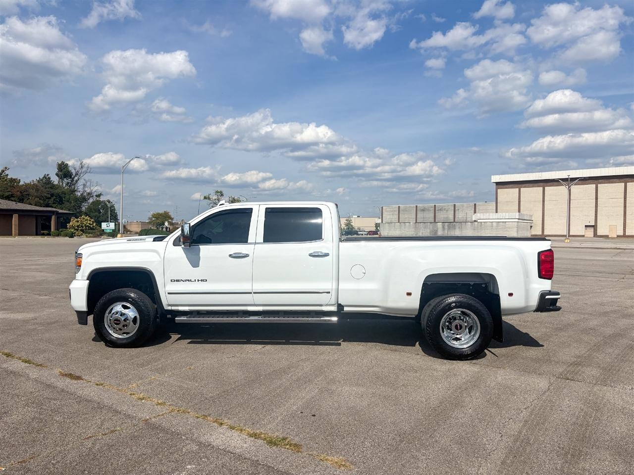 GMC Sierra 3500HD Denali Crew Cab 4WD 2017