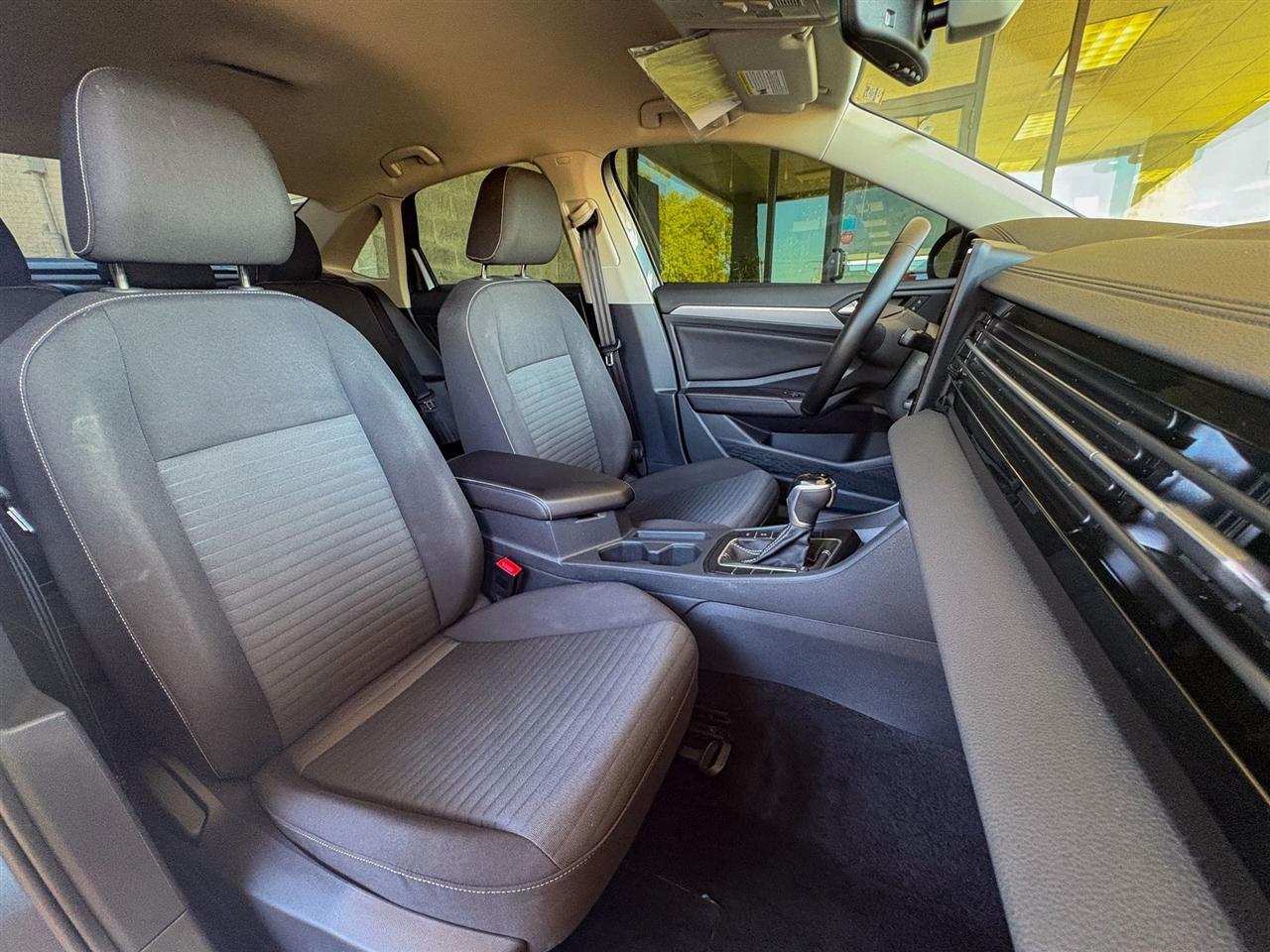 Volkswagen Jetta  2025