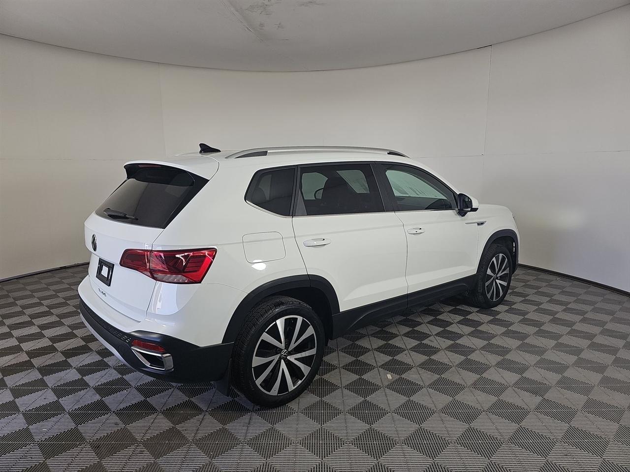 Volkswagen Taos  2024