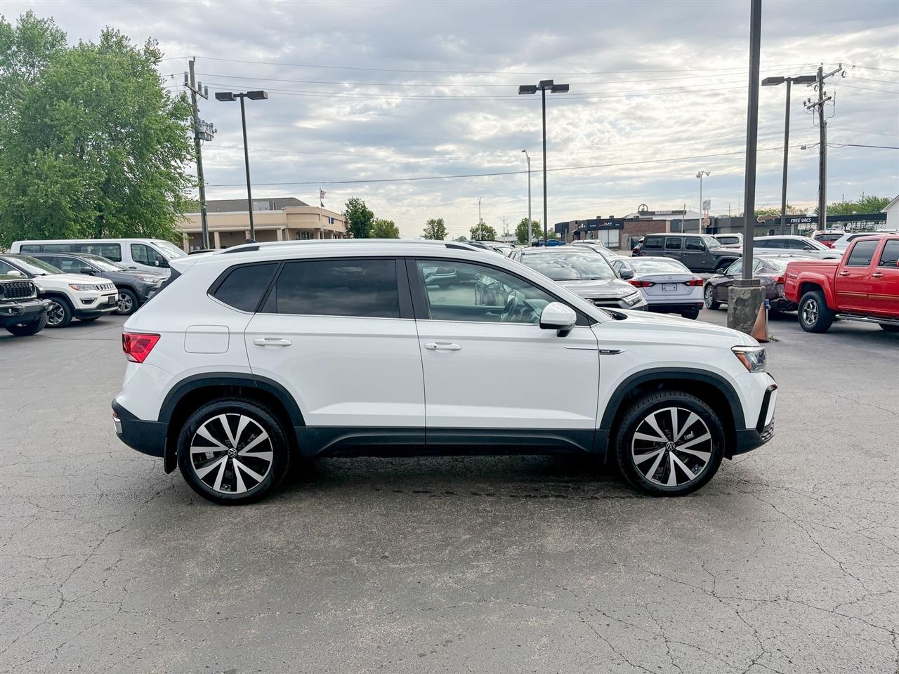 Volkswagen Taos  2024