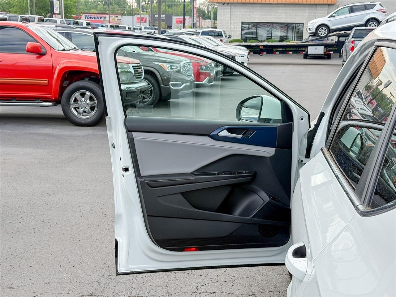 Volkswagen Taos  2024