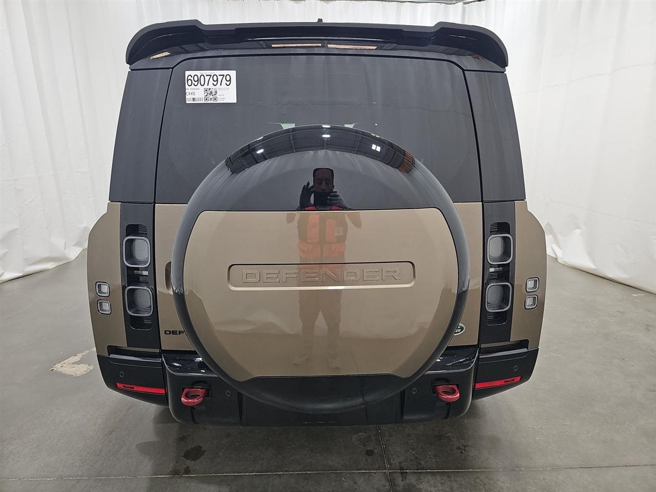 Land Rover Defender  2023