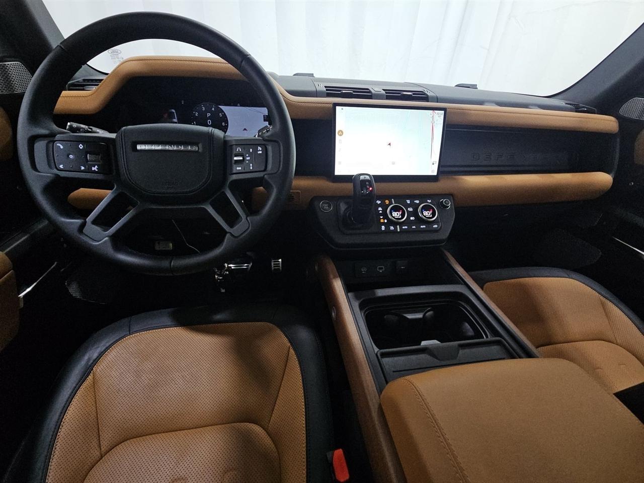 Land Rover Defender  2023