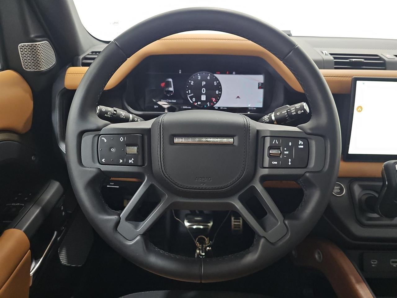 Land Rover Defender  2023