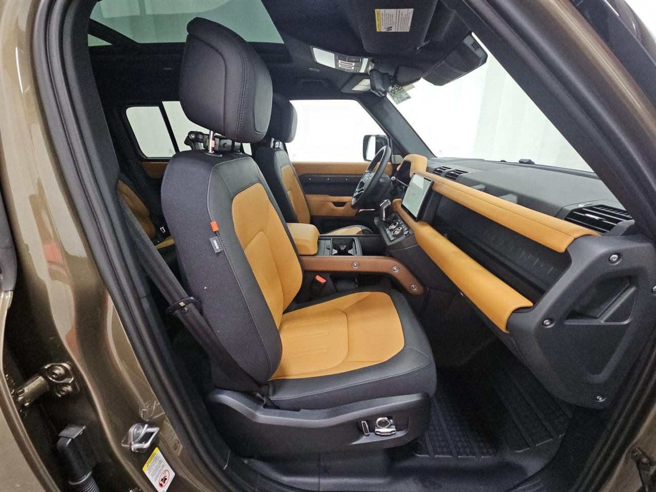 Land Rover Defender  2023