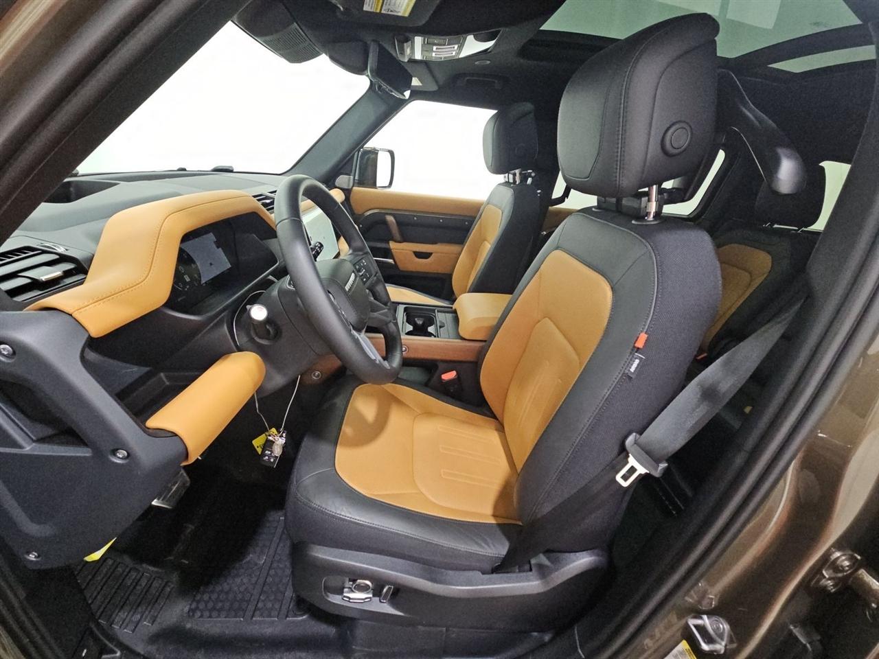 Land Rover Defender  2023