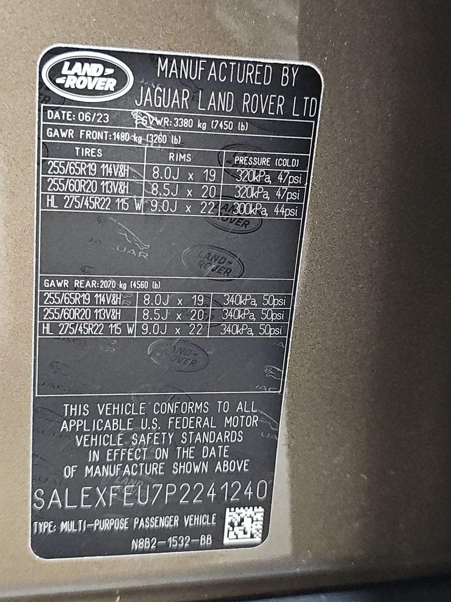 Land Rover Defender  2023