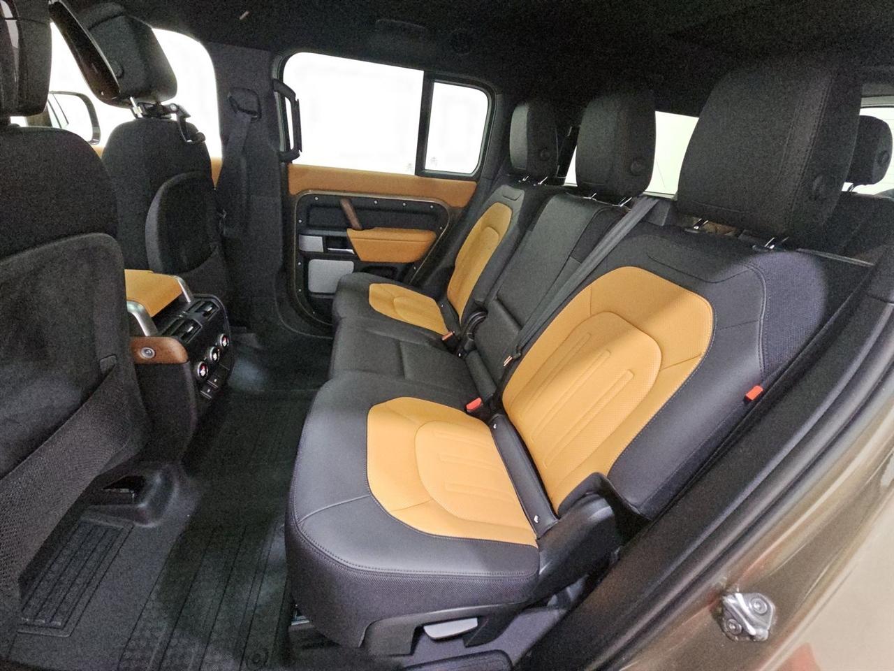 Land Rover Defender  2023