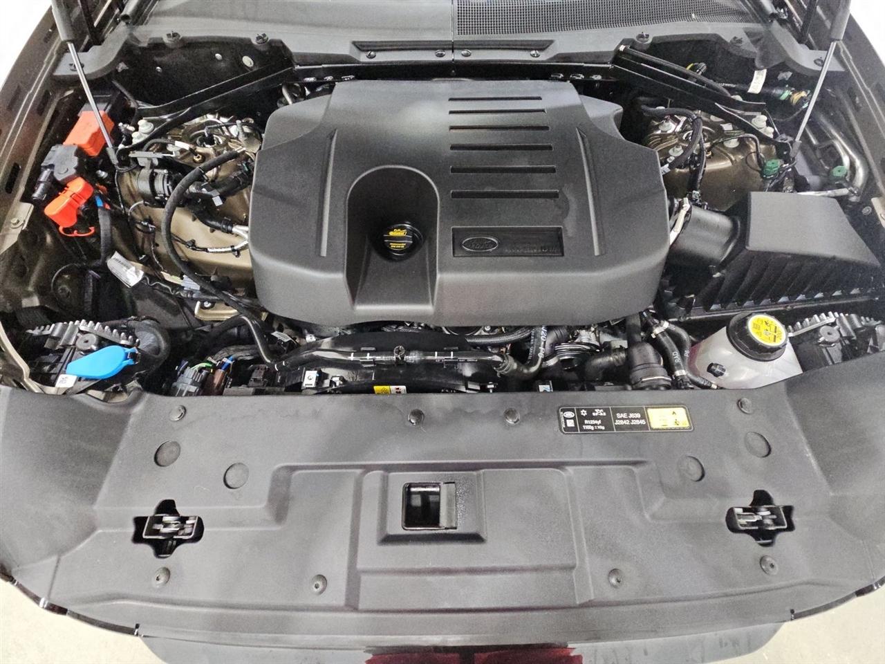 Land Rover Defender  2023