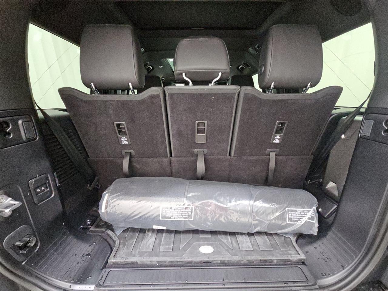 Land Rover Defender  2023