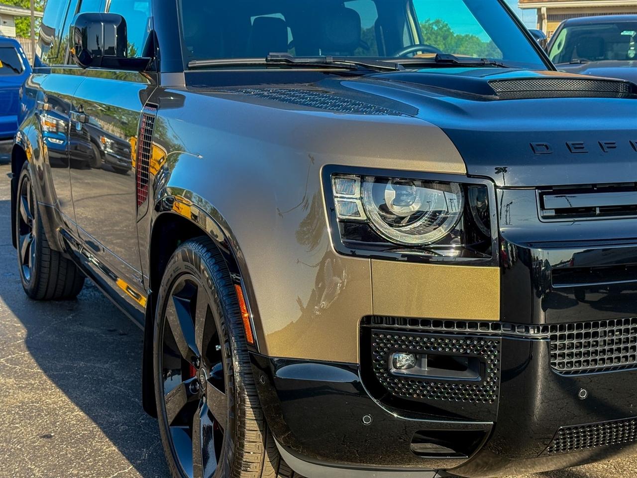 Land Rover Defender  2023