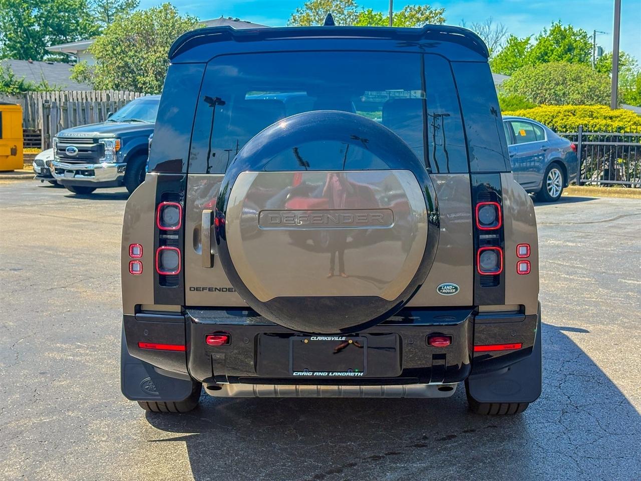 Land Rover Defender  2023