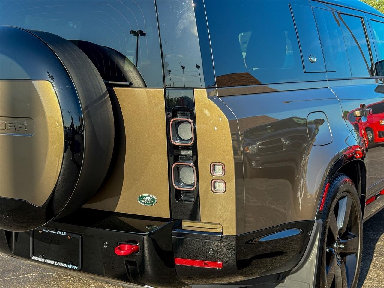 Land Rover Defender  2023