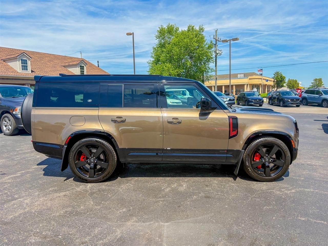 Land Rover Defender  2023