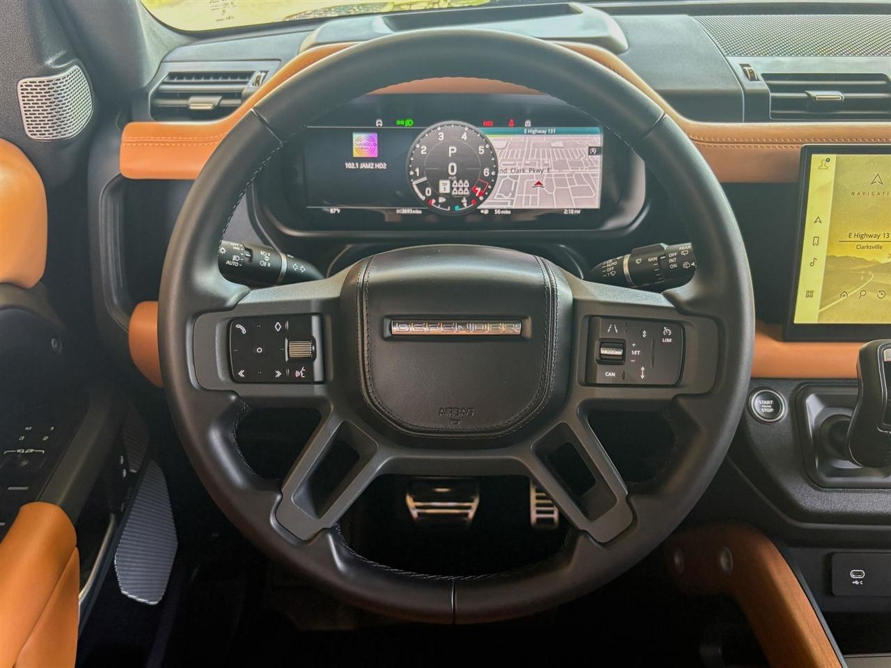 Land Rover Defender  2023