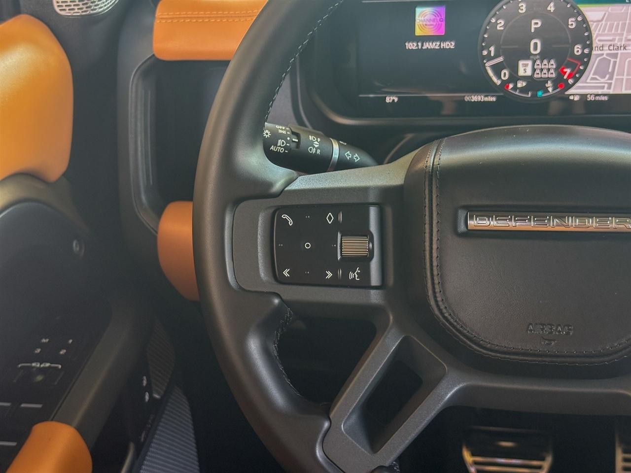Land Rover Defender  2023