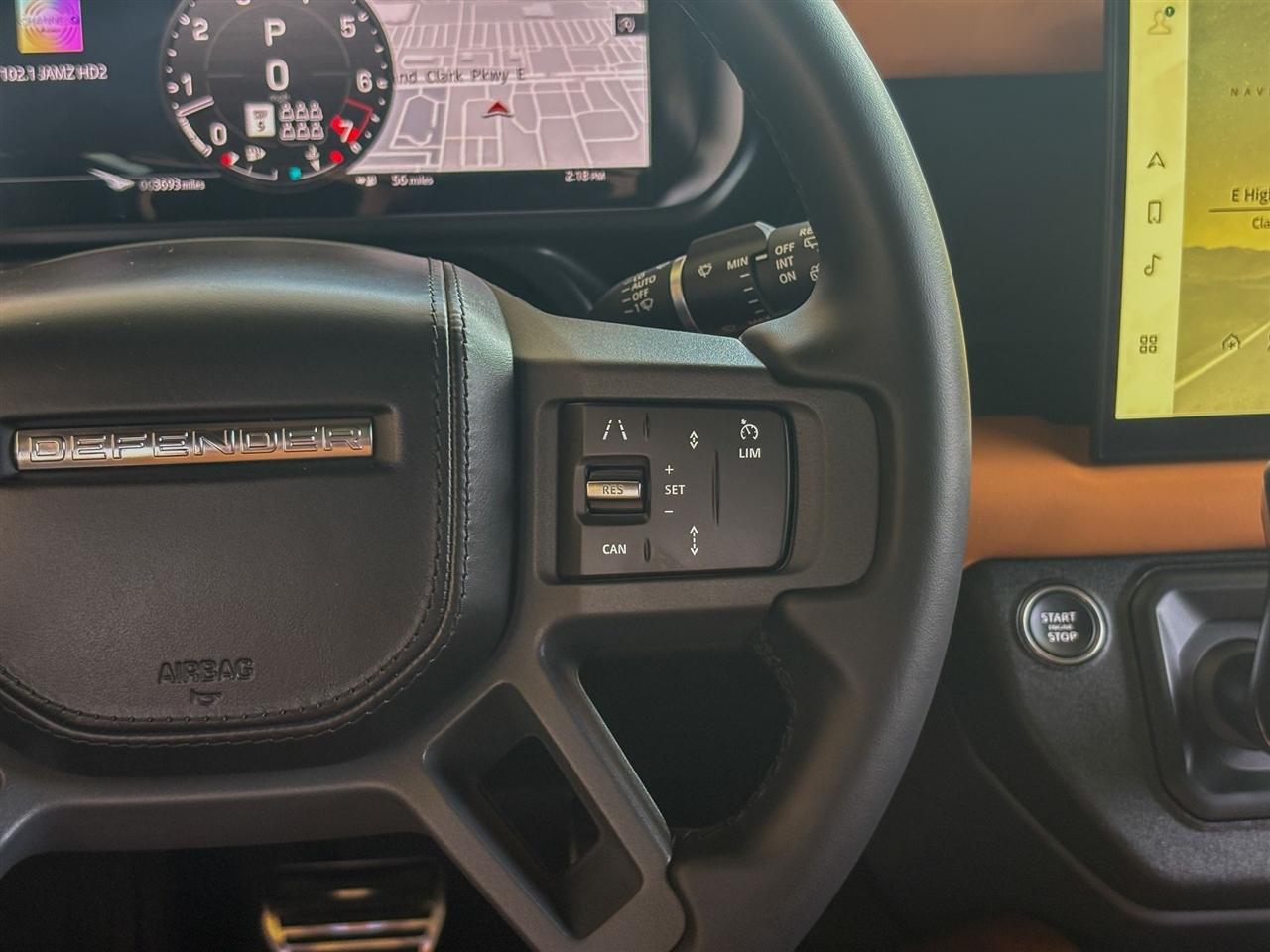 Land Rover Defender  2023