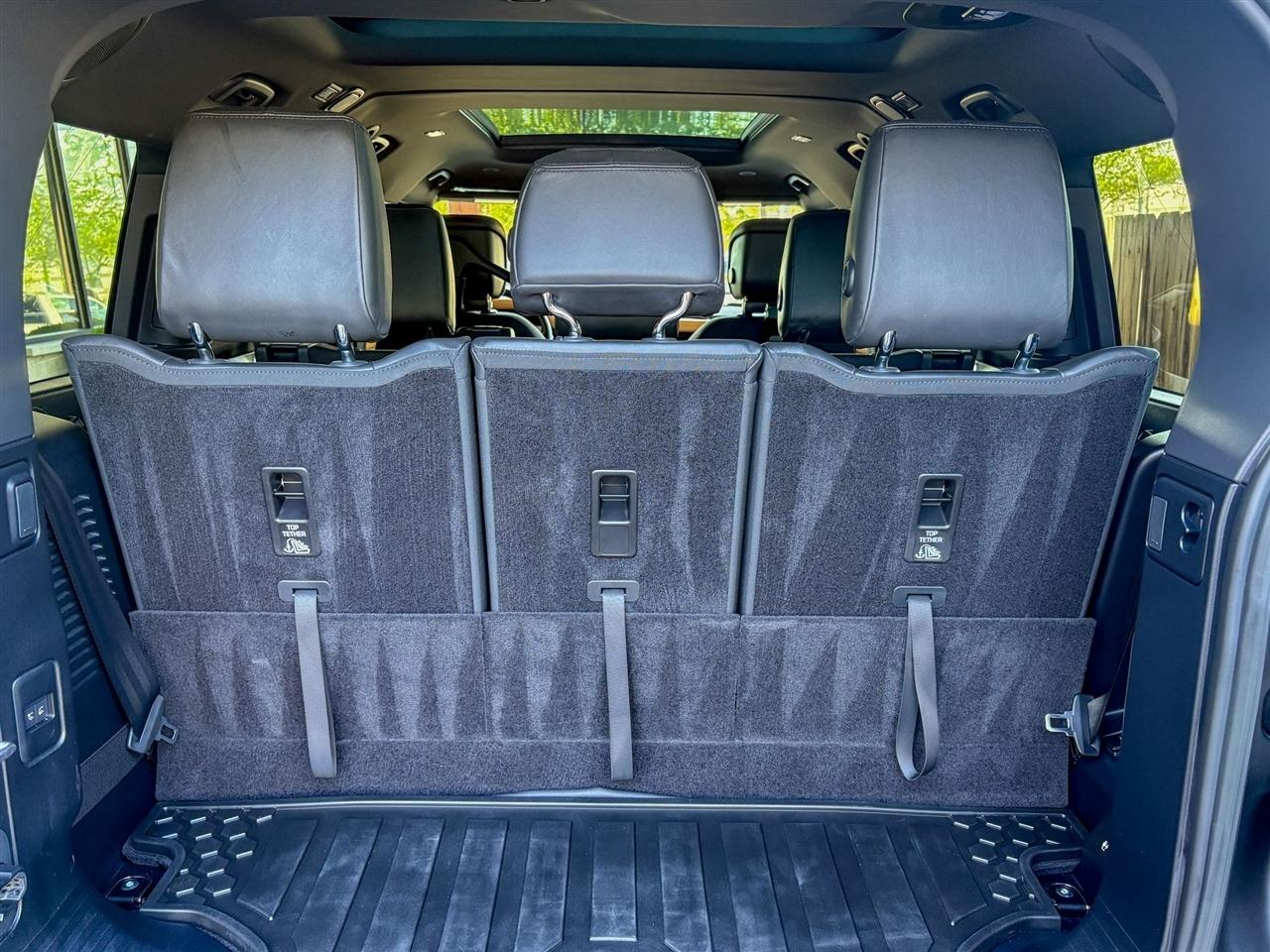Land Rover Defender  2023
