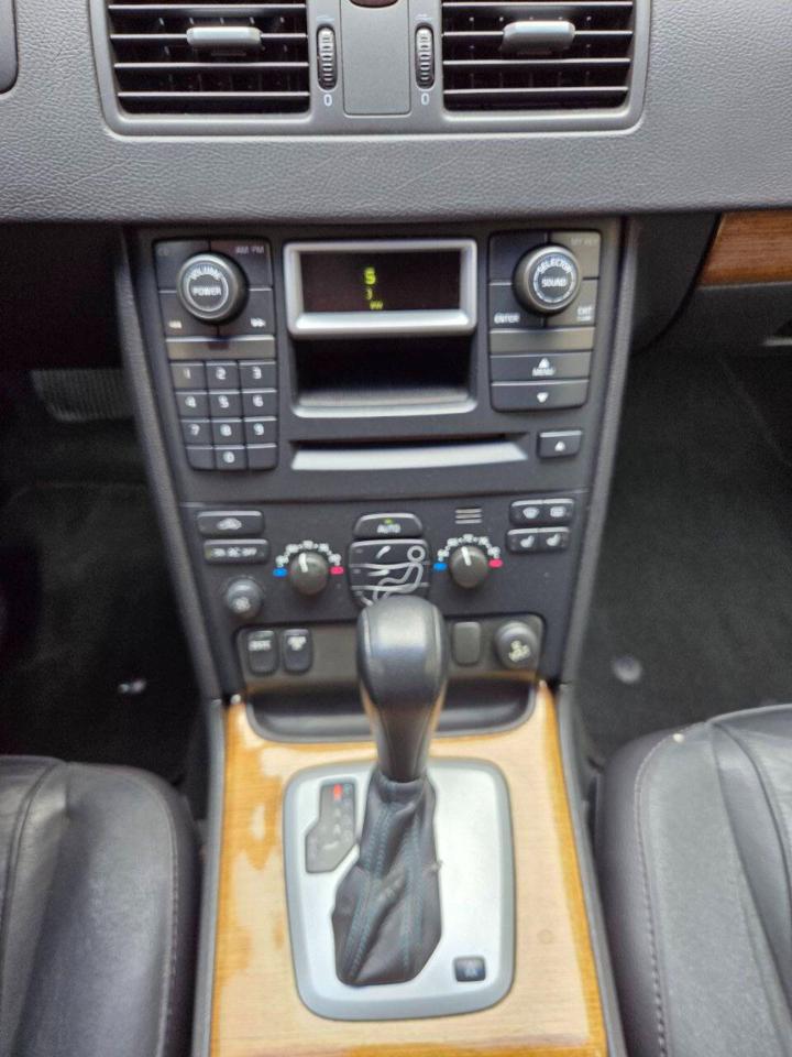 Volvo XC90 4.4L V8 AWD Auto 2006