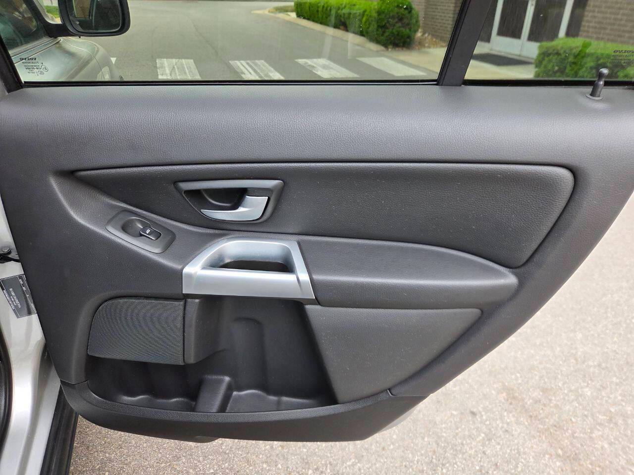 Volvo XC90 4.4L V8 AWD Auto 2006