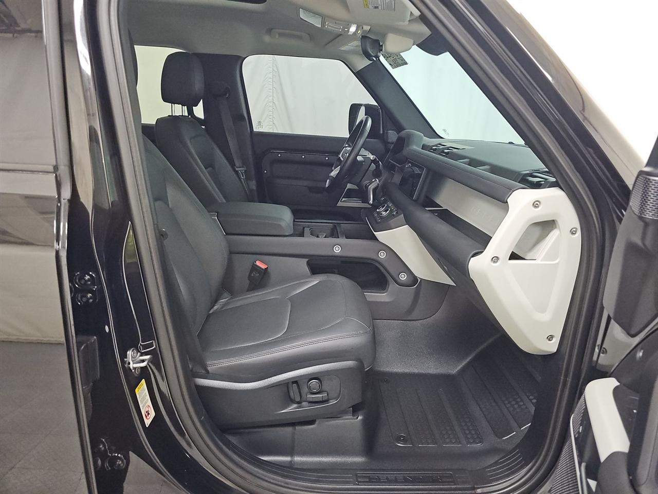 Land Rover Defender  2024