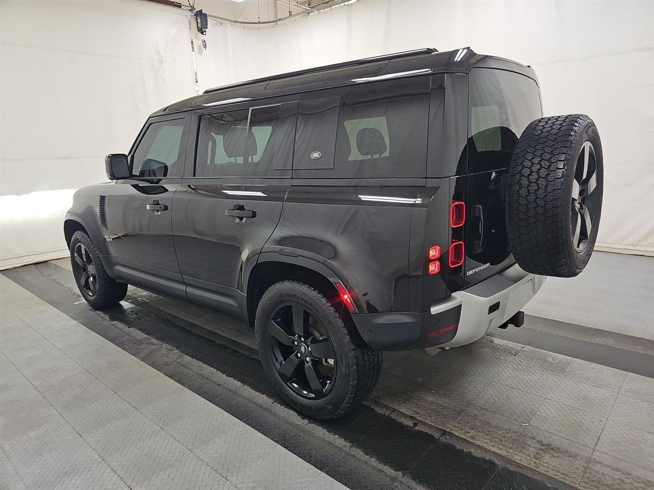 Land Rover Defender  2024