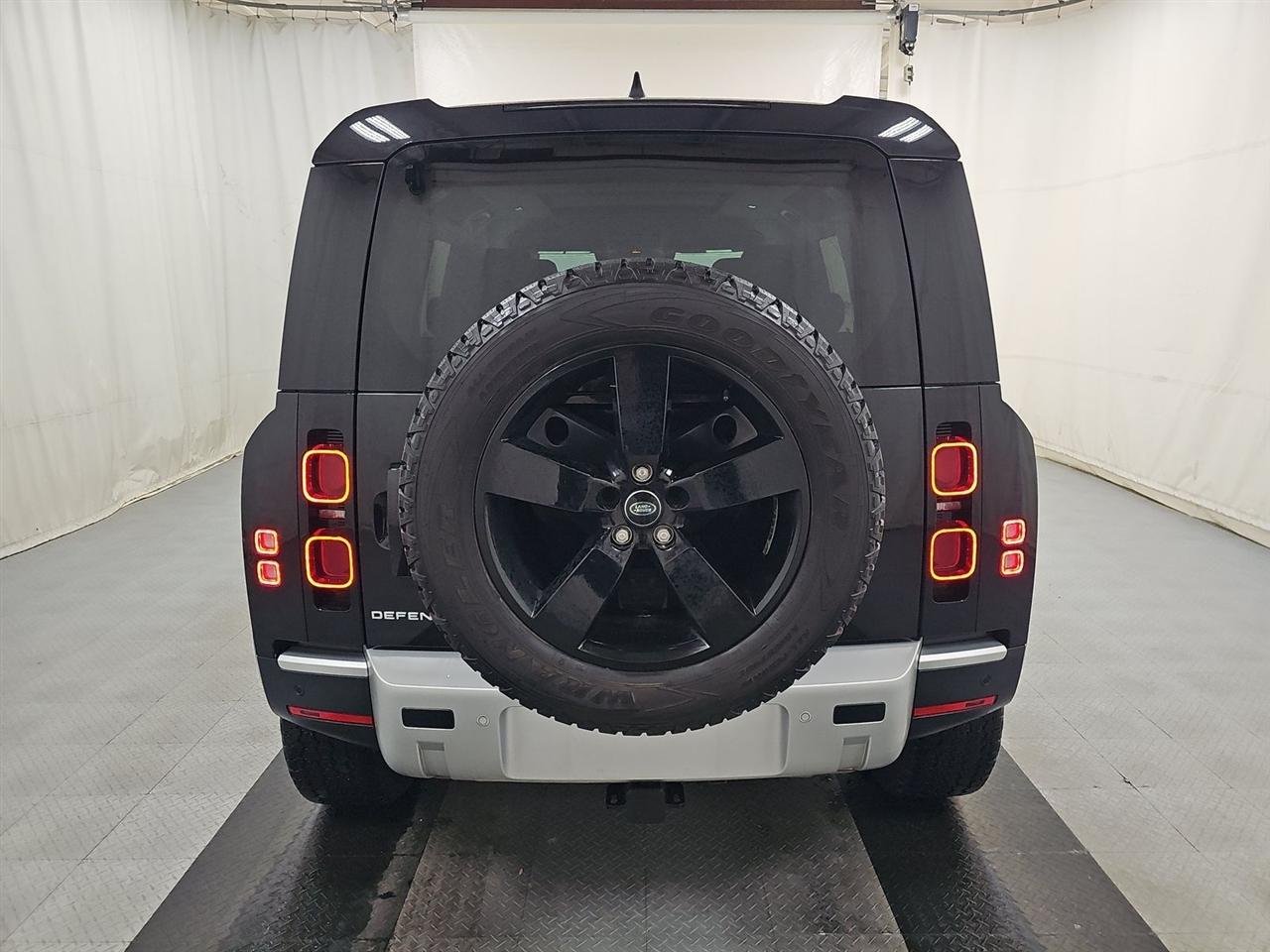 Land Rover Defender  2024