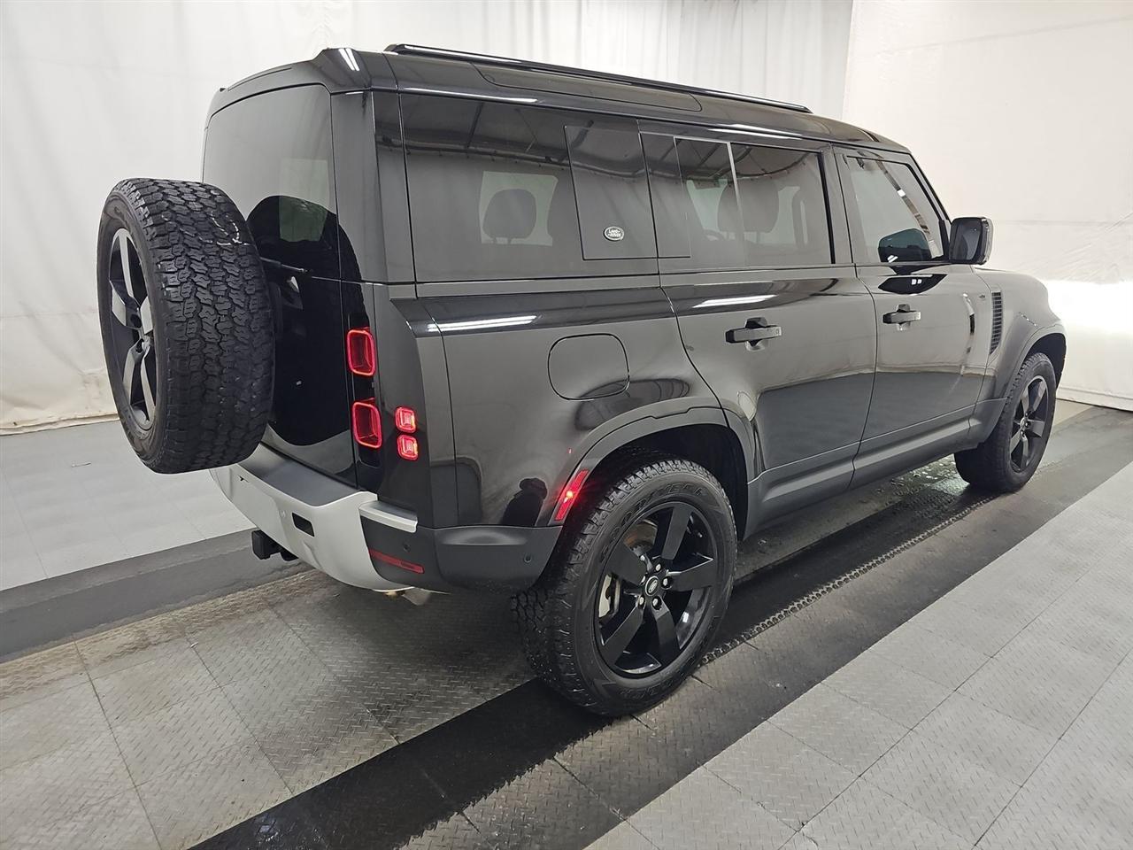 Land Rover Defender  2024