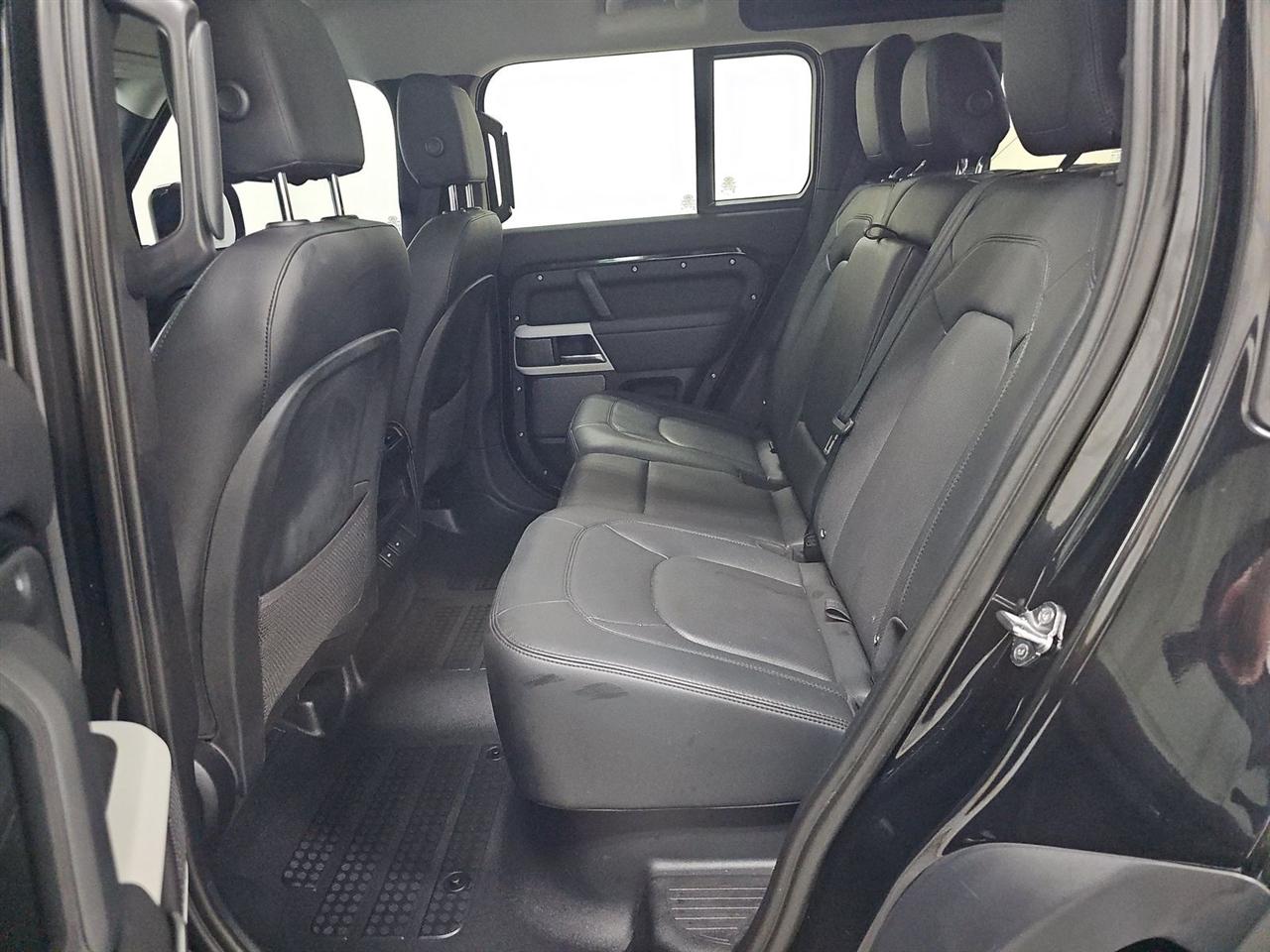 Land Rover Defender  2024