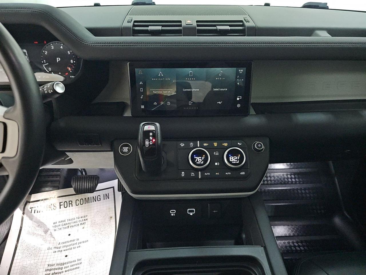 Land Rover Defender  2024