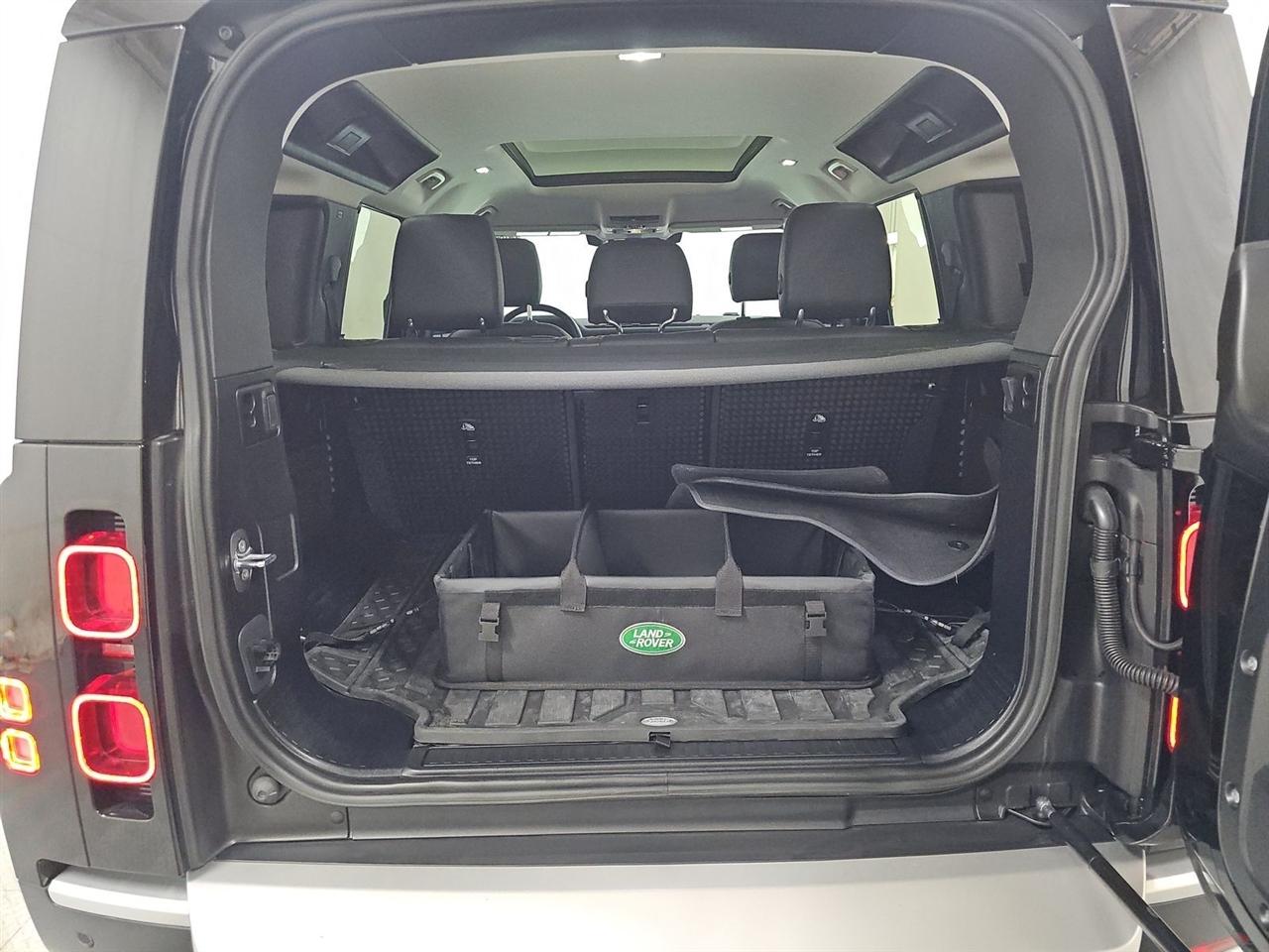 Land Rover Defender  2024