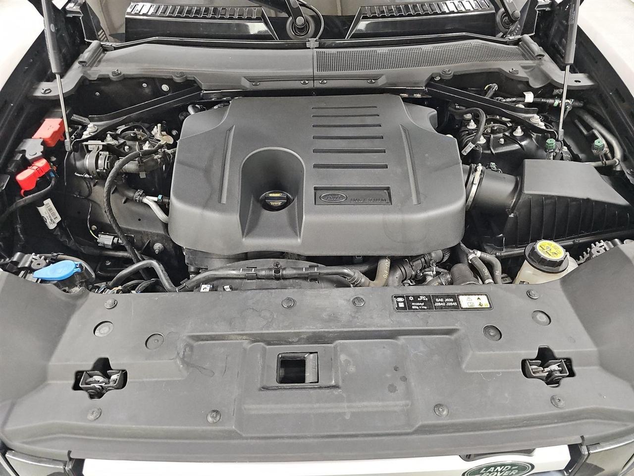 Land Rover Defender  2024