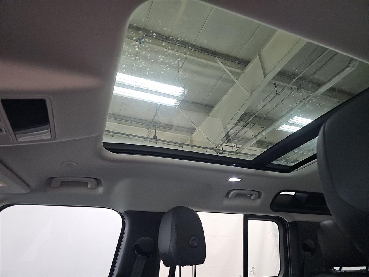 Land Rover Defender  2024