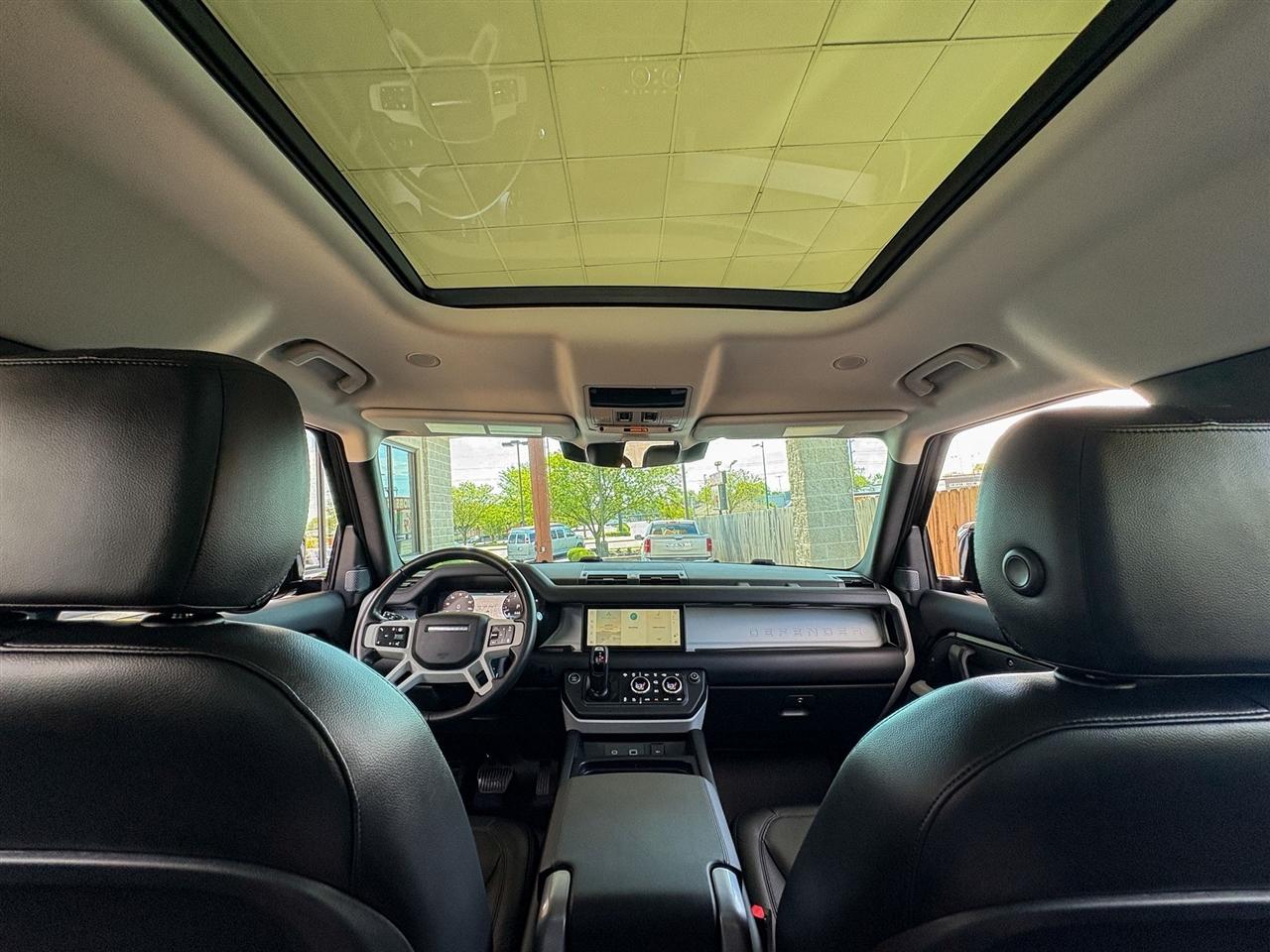 Land Rover Defender  2024