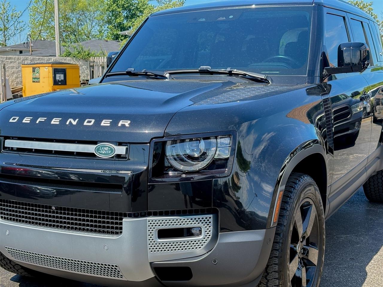 Land Rover Defender  2024