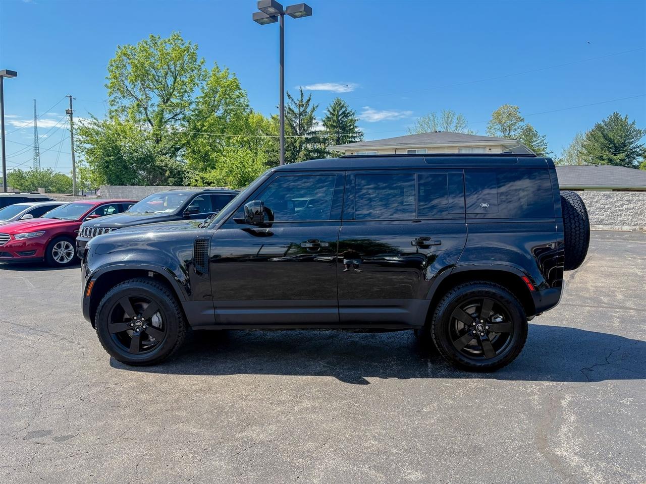 Land Rover Defender  2024