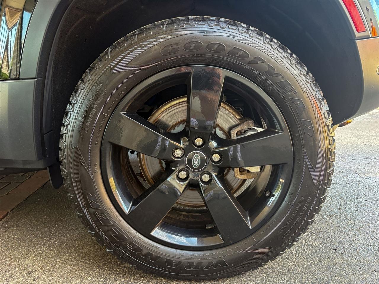 Land Rover Defender  2024