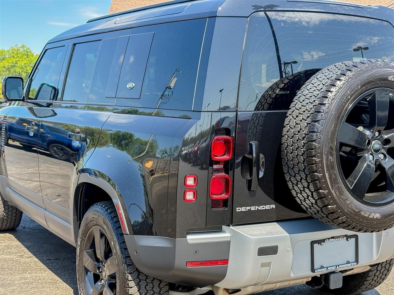 Land Rover Defender  2024