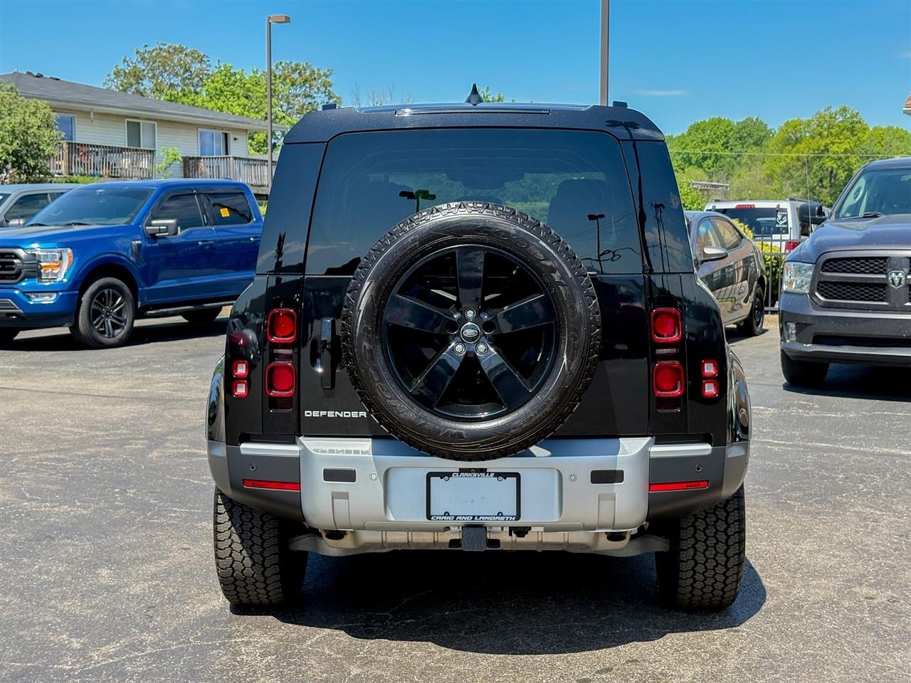 Land Rover Defender  2024
