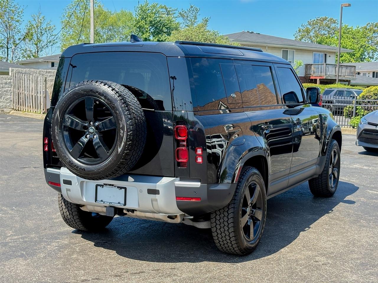 Land Rover Defender  2024