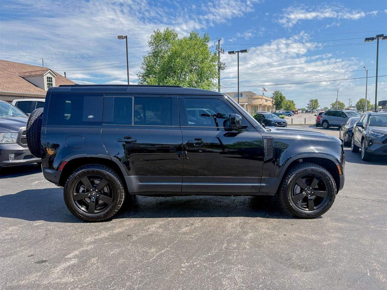 Land Rover Defender  2024