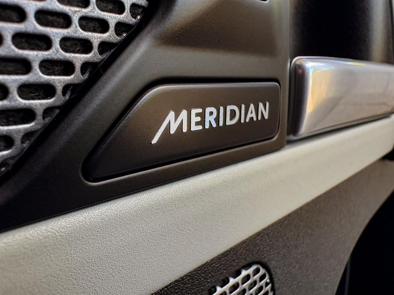 Land Rover Defender  2024