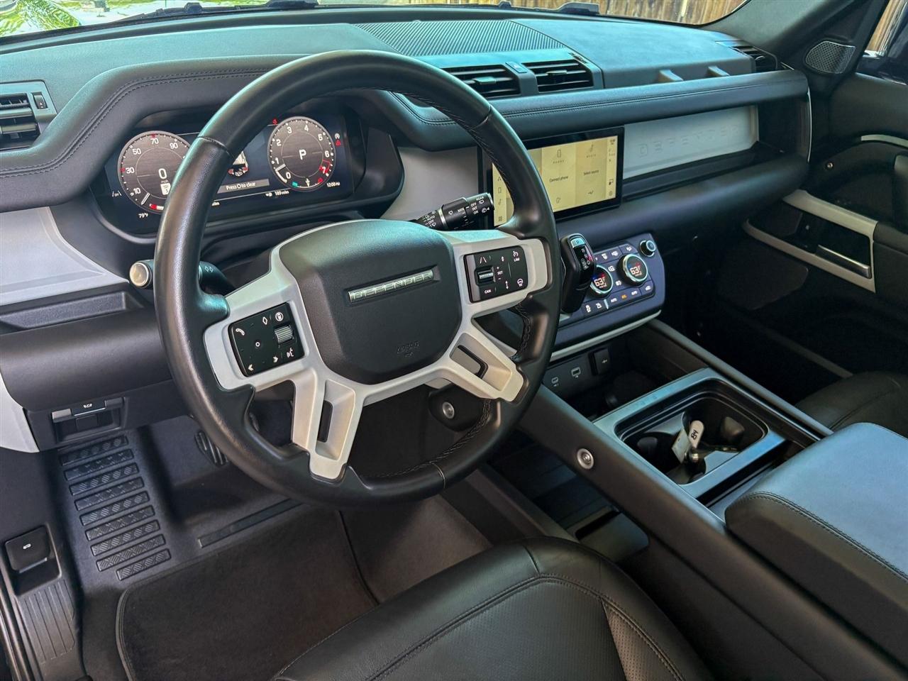 Land Rover Defender  2024