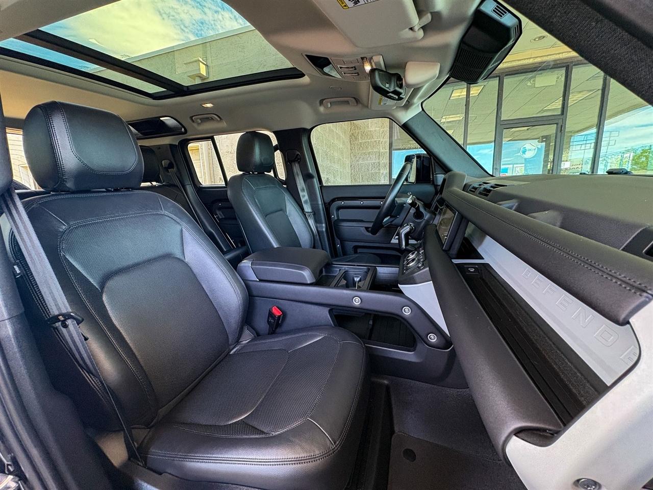 Land Rover Defender  2024