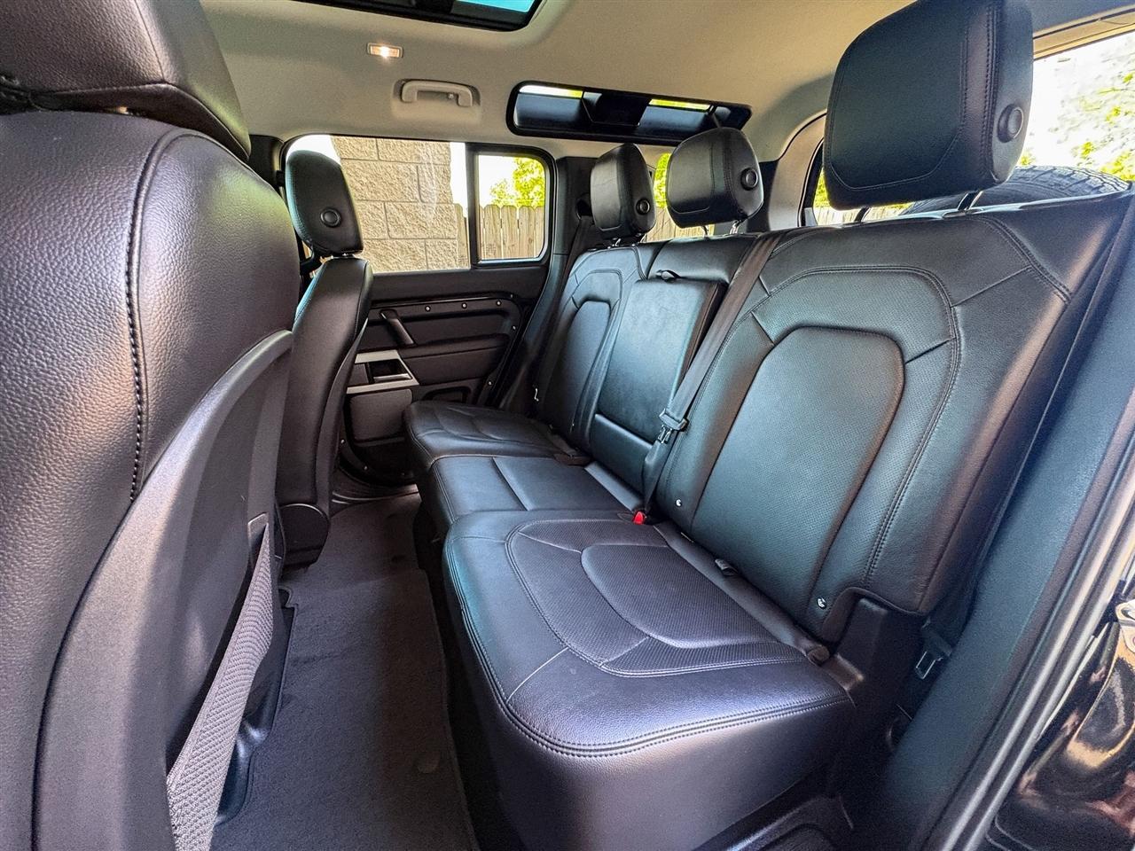 Land Rover Defender  2024