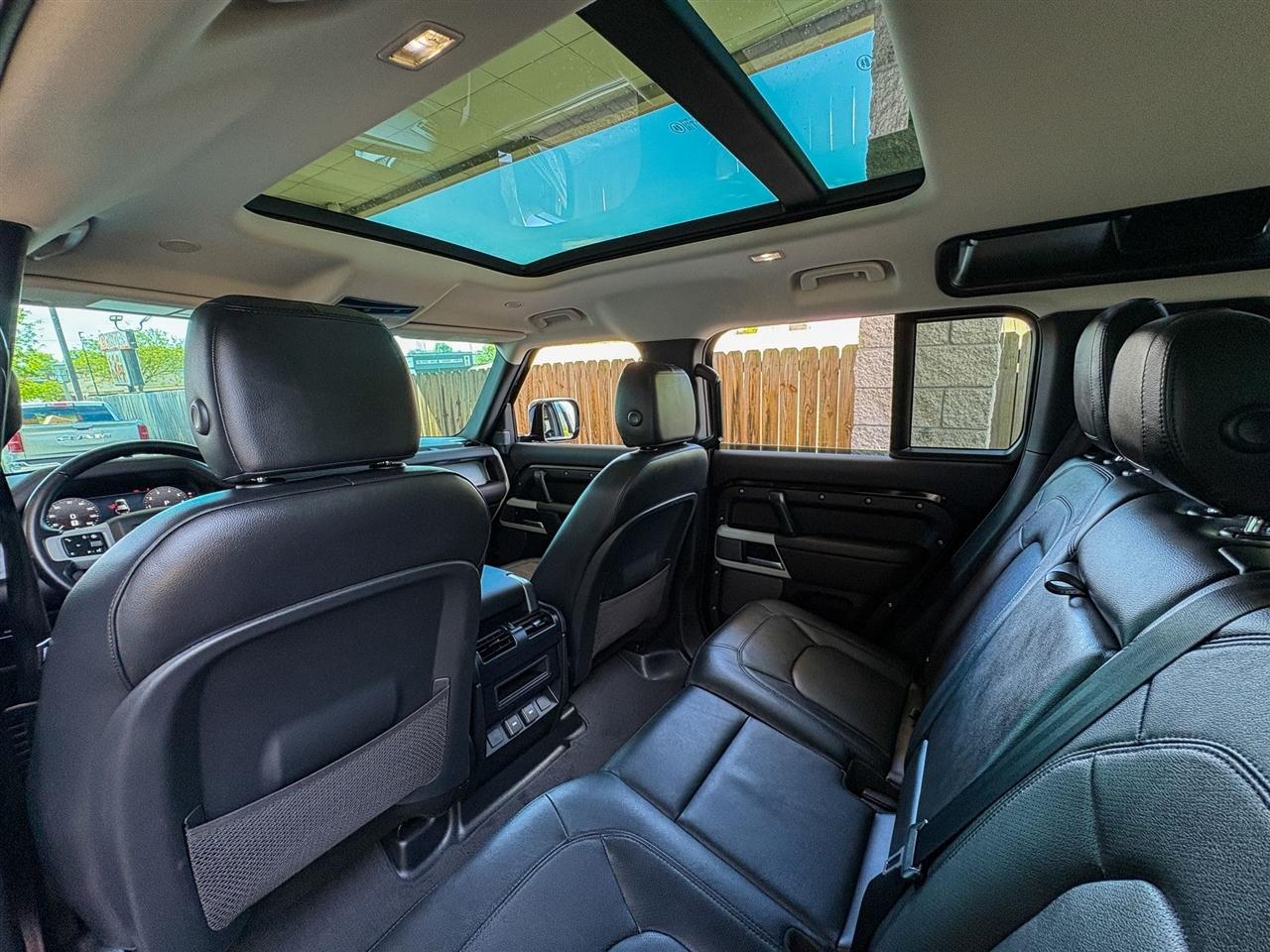 Land Rover Defender  2024