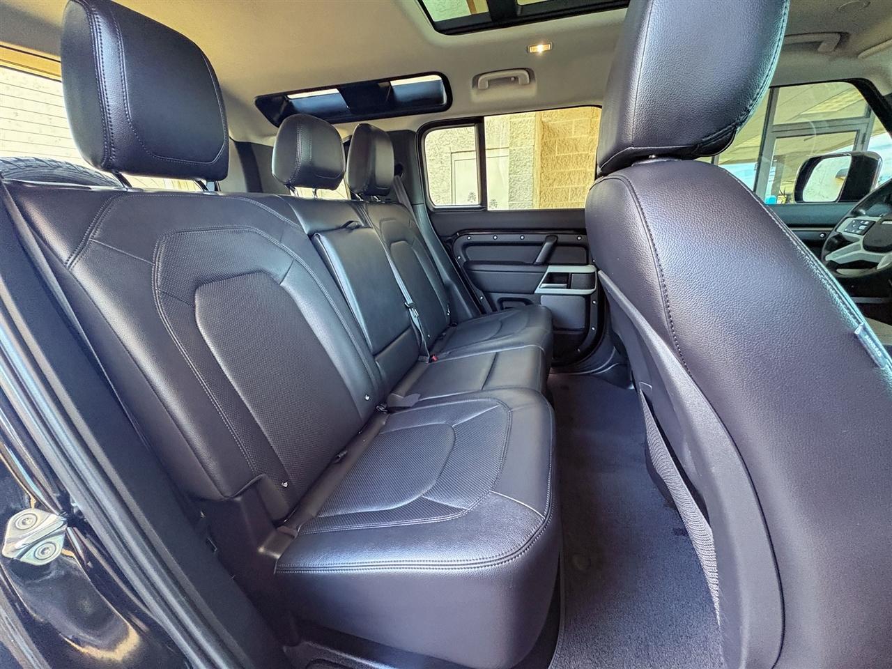 Land Rover Defender  2024