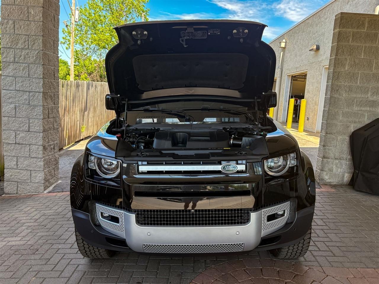 Land Rover Defender  2024