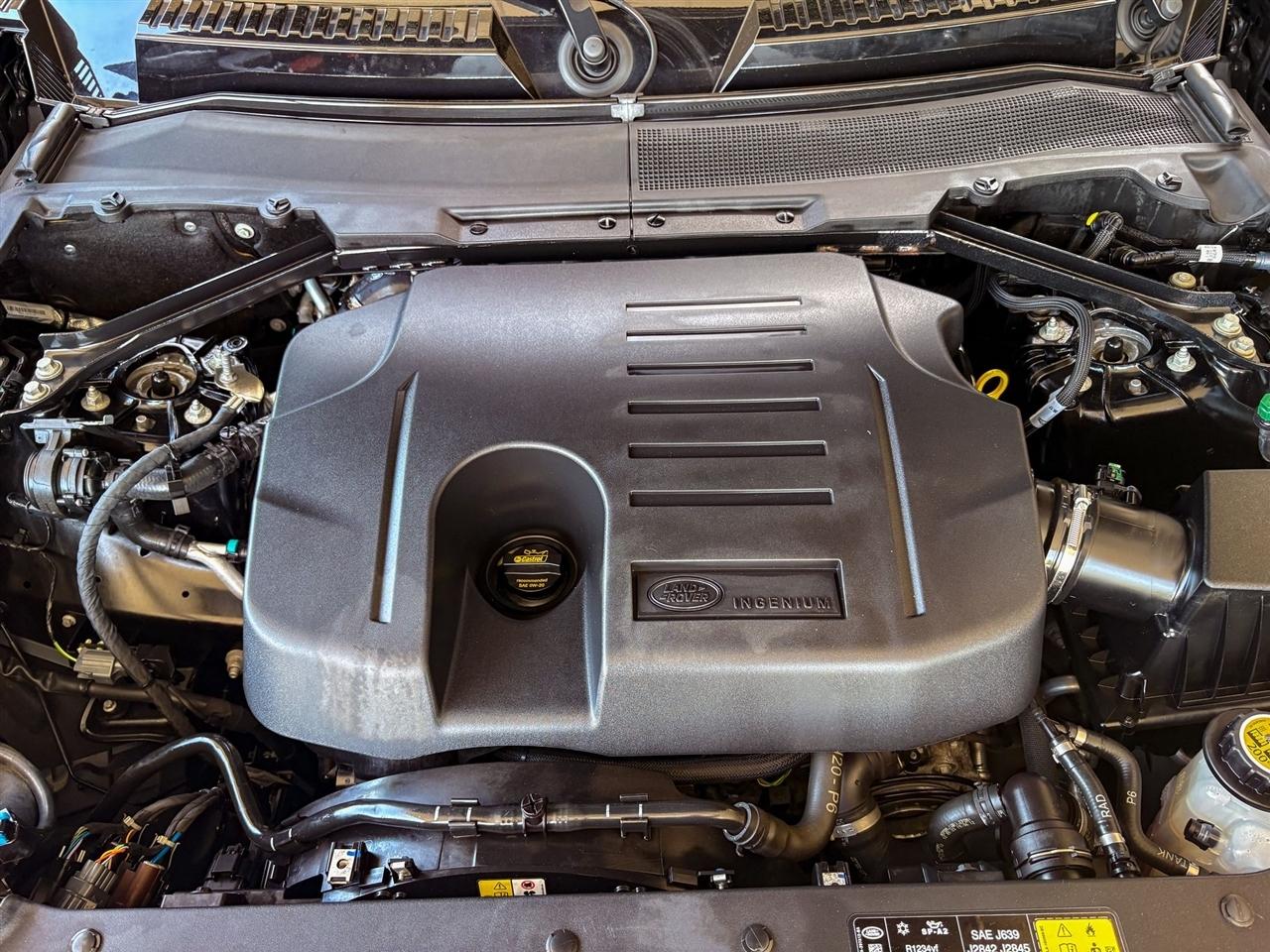 Land Rover Defender  2024